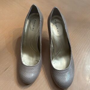 Tahari Tan Snakeskin Colette with Scalloped Sides & Tapered 3.5” Heel - Size 6